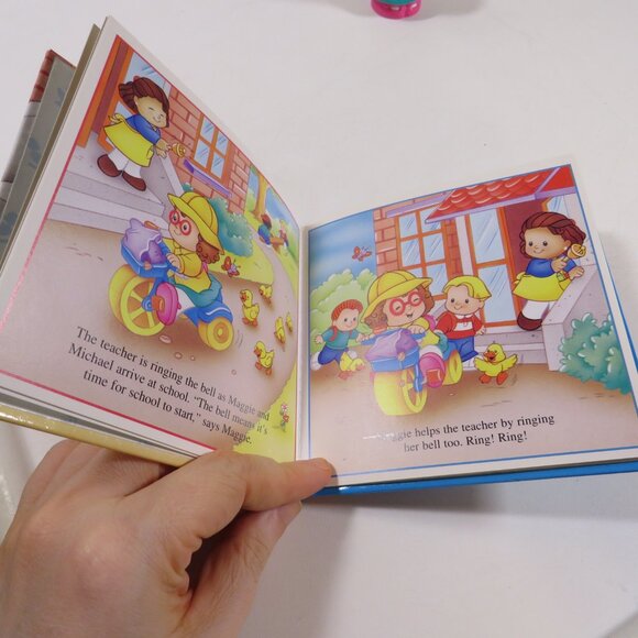 Maggie's Show & Tell Fisher Price (Figure that TALKS) & Book - Picture 6 of 12